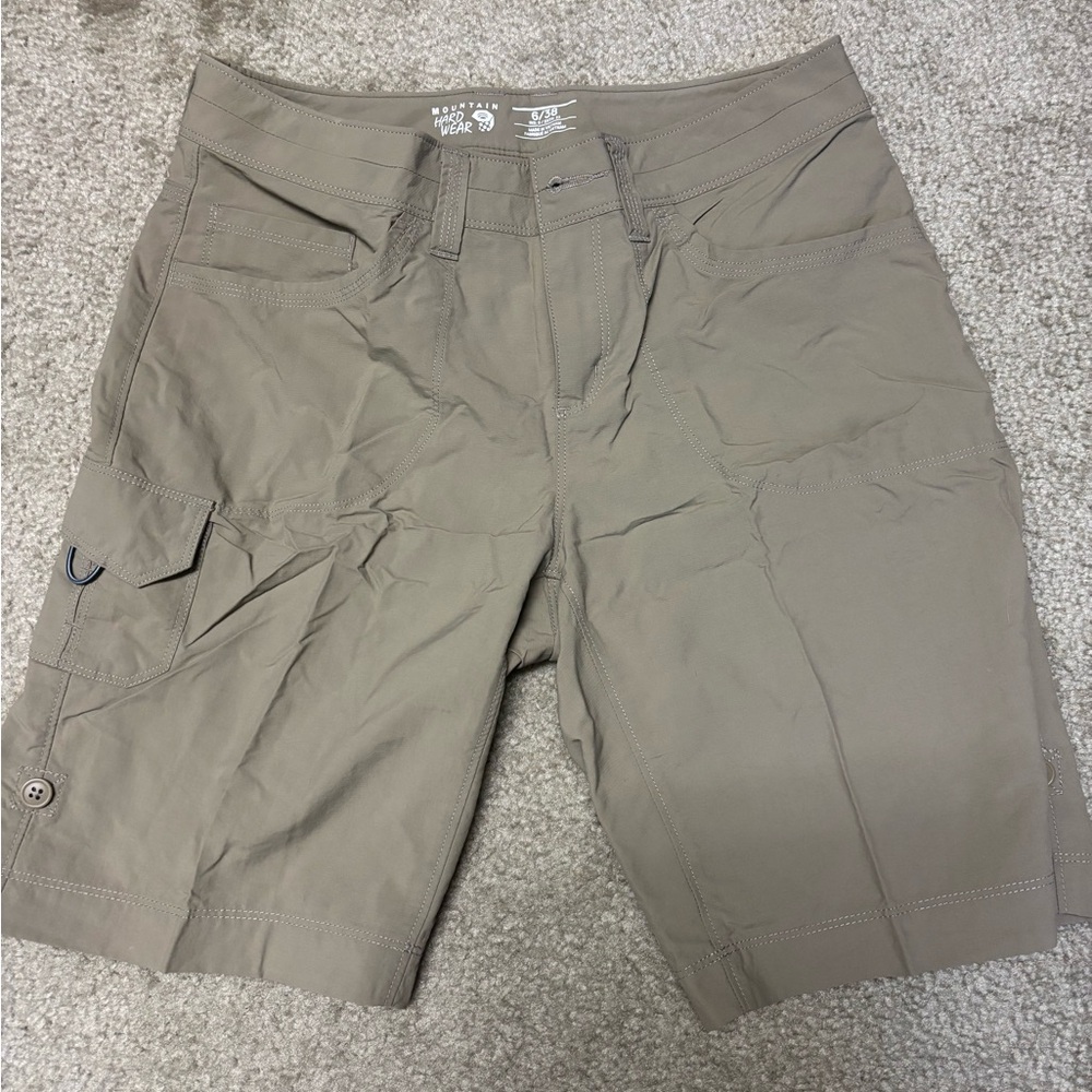 Mountain hard wear hiking shorts size 6
